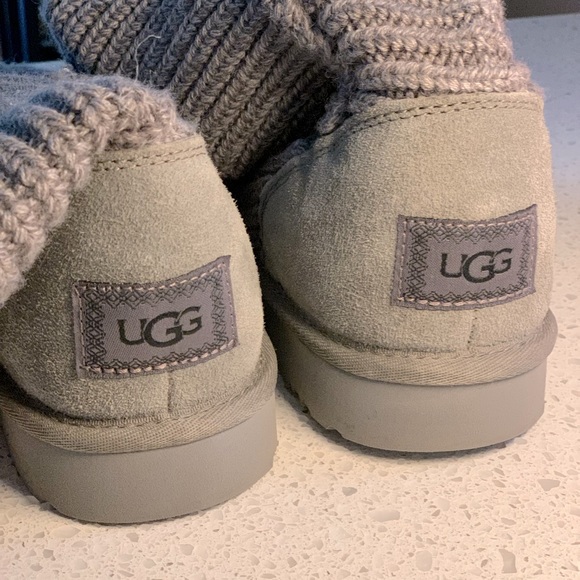 UGG CLASSIC CARDY BOOT GREY 9 - Picture 3 of 6